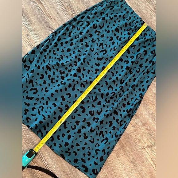 LES AMIS | Abstract Dot Midi Skirt in Teal - Picture 5 of 6